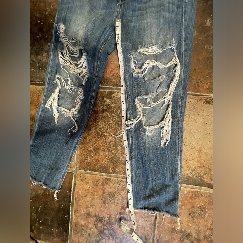 Joe’s Jeans Collector’s Edition The Sawyer Crop Distressed Jeans Size 26 - Picture 8 of 13